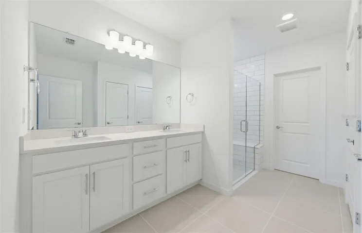 Owner's Bath w/Dual Sinks