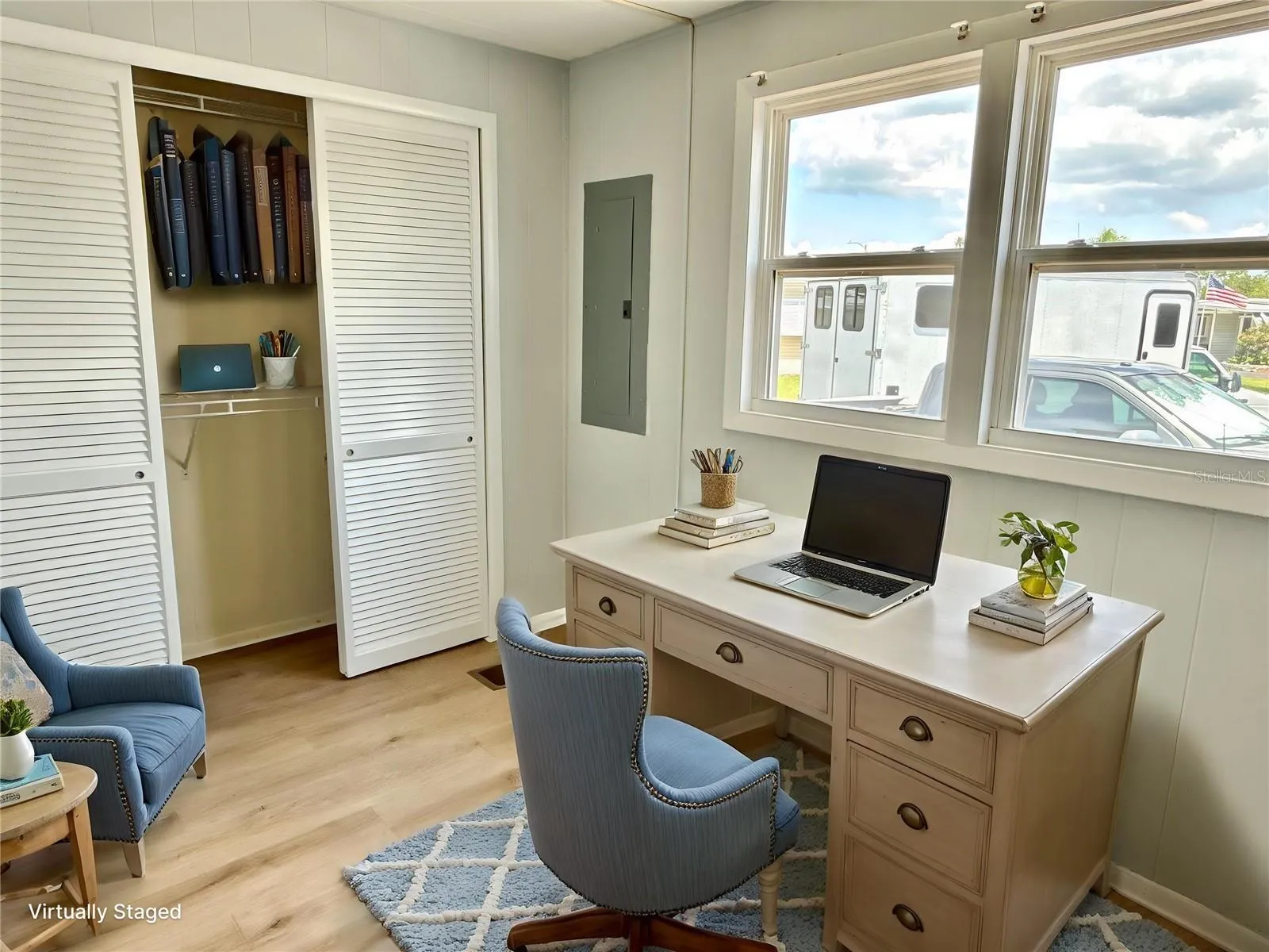 Guest bed/den/office