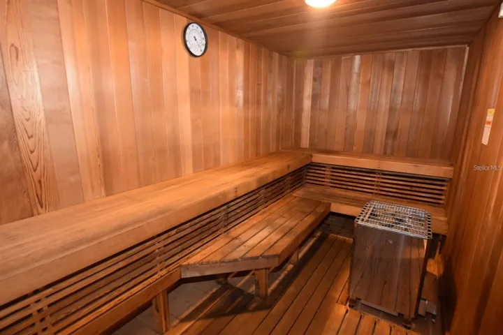 SUANA IN FITNESS CENTER LOCKER ROOM