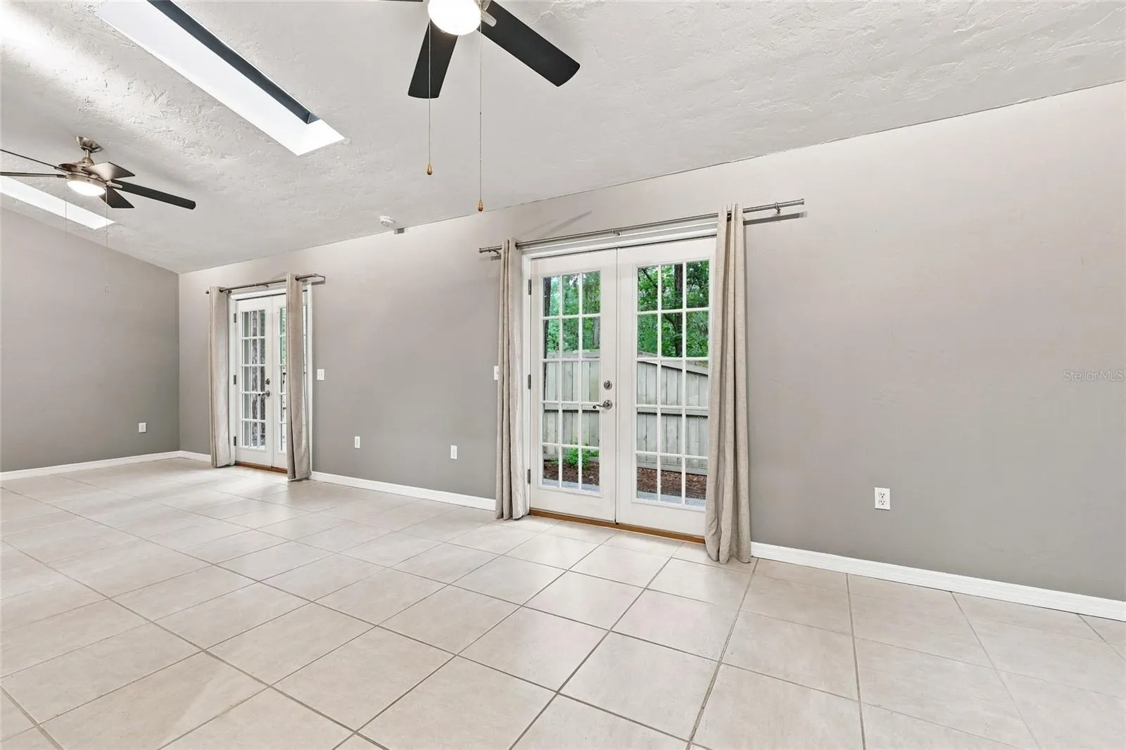 florida Room 29' long