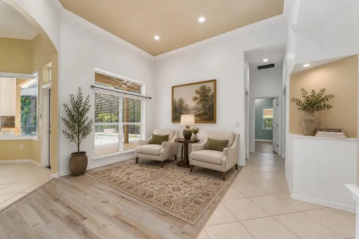 Entry sitting area overlooking pool area