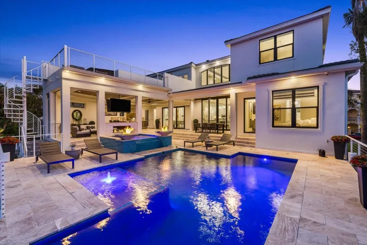 Outdoor space raised to 1st level living area