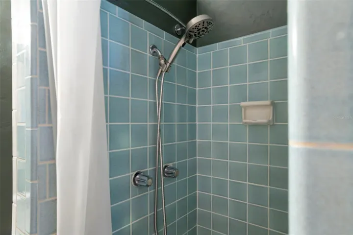 Full bathroom shower