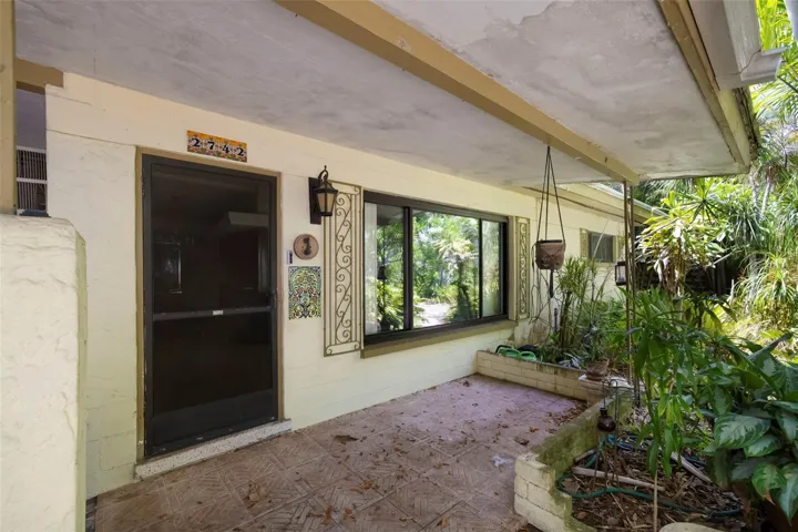 Shaded lanai in the front with the possibility for small table to enjoy your morning coffee and breakfast on the weekend!
