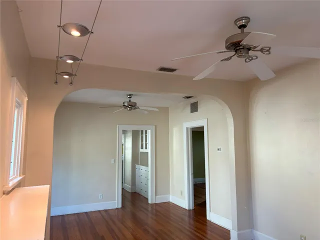 Entry room looking to dining area