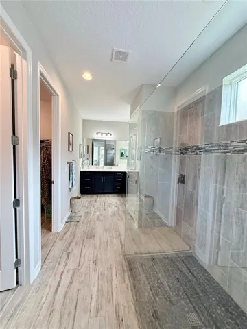 Primary En Suite Bath