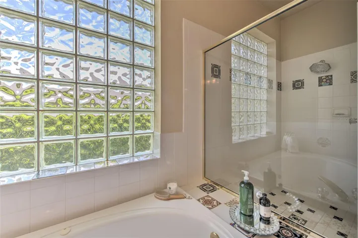 Garden Bath/Separate Shower!