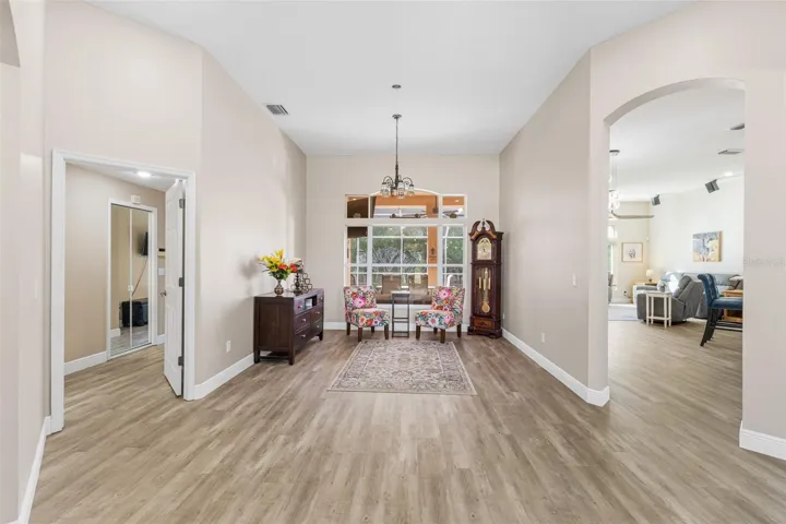 Bonus Living or Dining Area
