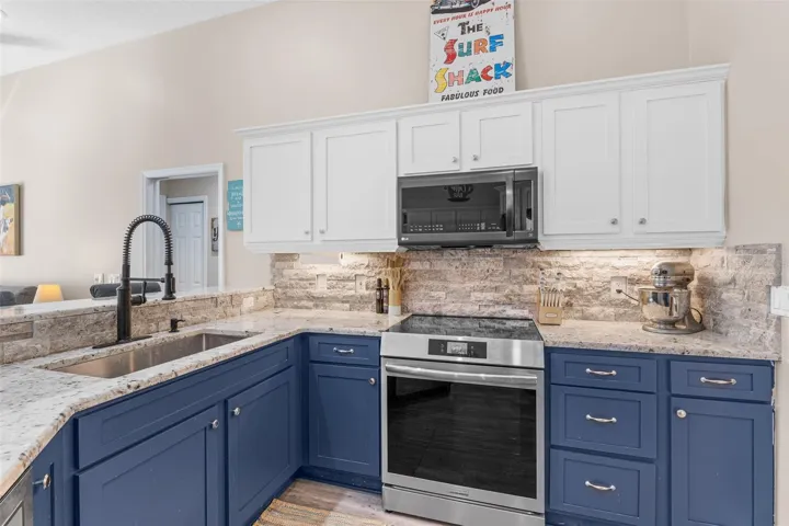 Brand New Cabinets & Stainless Appliances