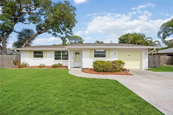 Welcome to 775 Mohawk Rd in Venice