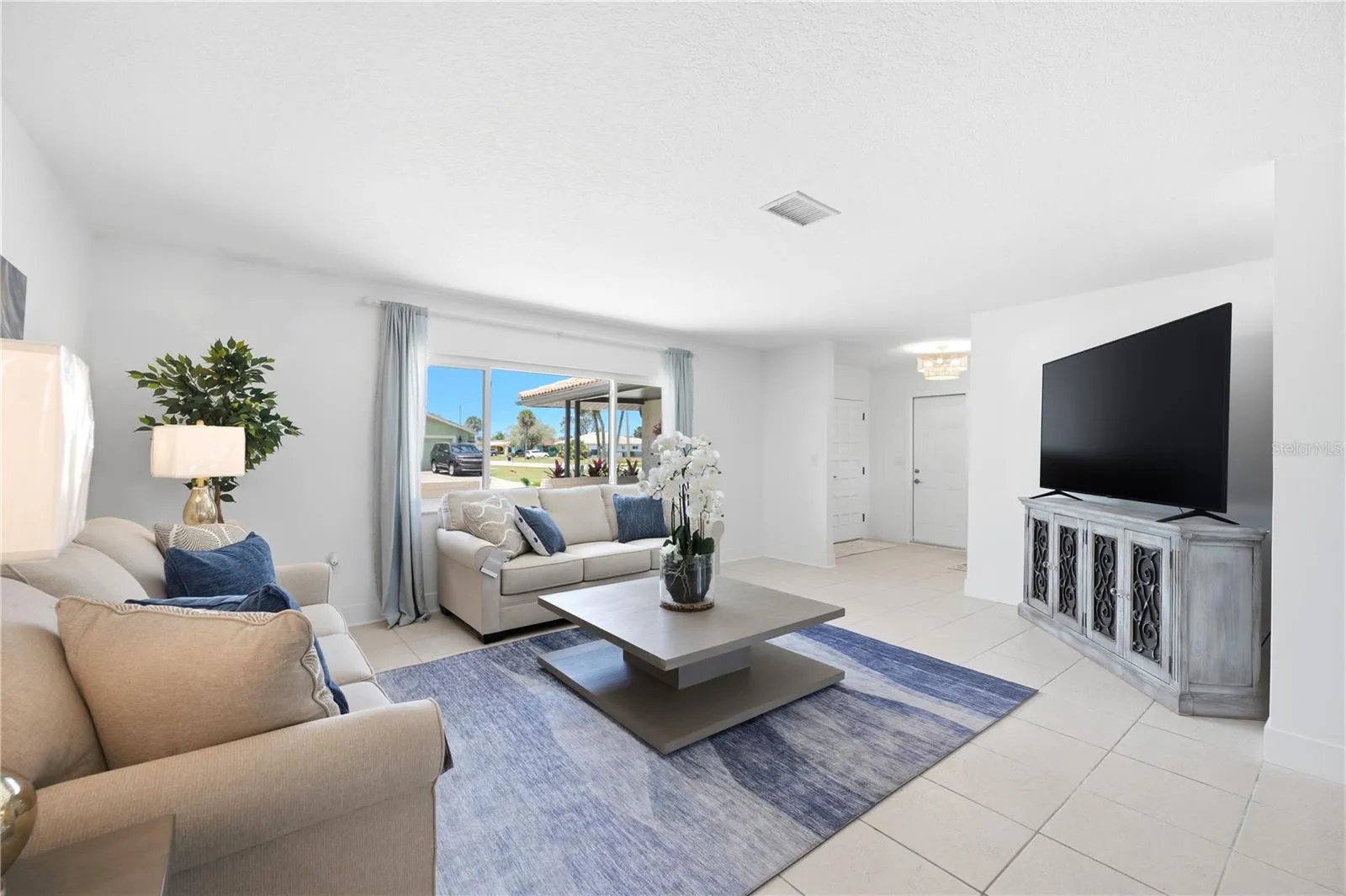 all furnishings &amp; tv can be included with the purchase