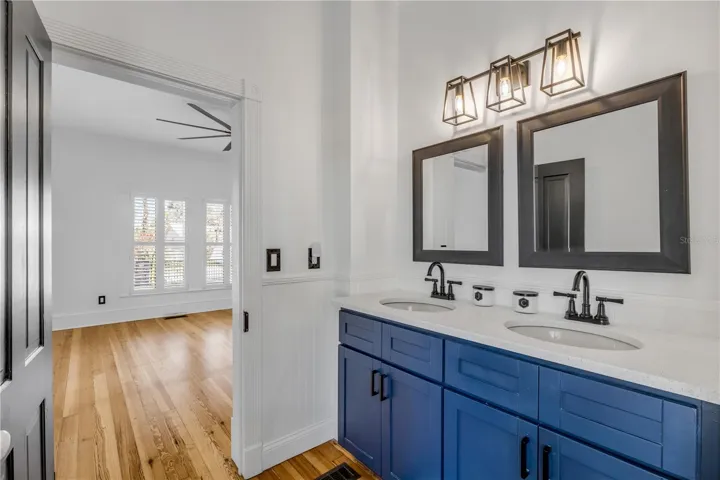 full primary En suite bathroom downstairs