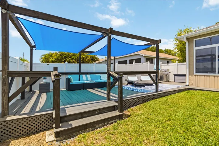 Outdoor lounge deck for relaxing