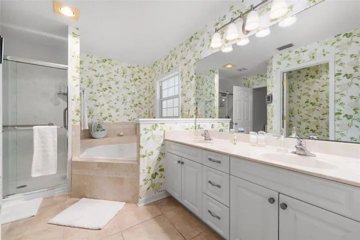 Spacious En Suite Bathroom w/Double Vanities