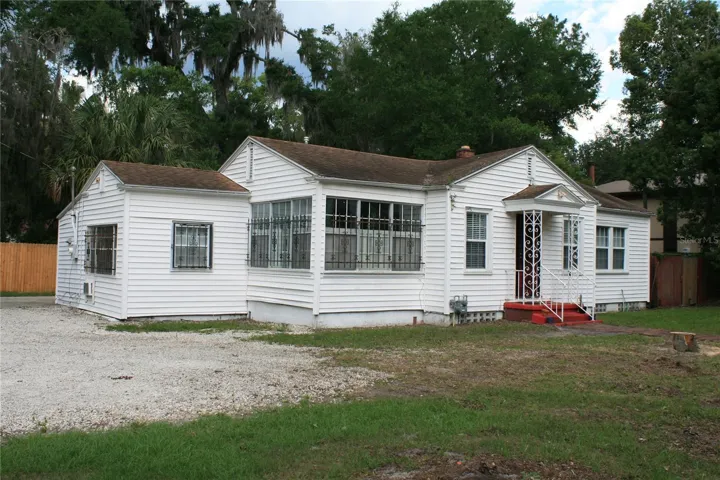 LARGE CORNER LOT
