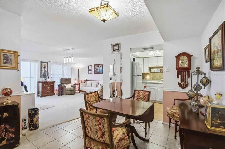 entrance/dinning room