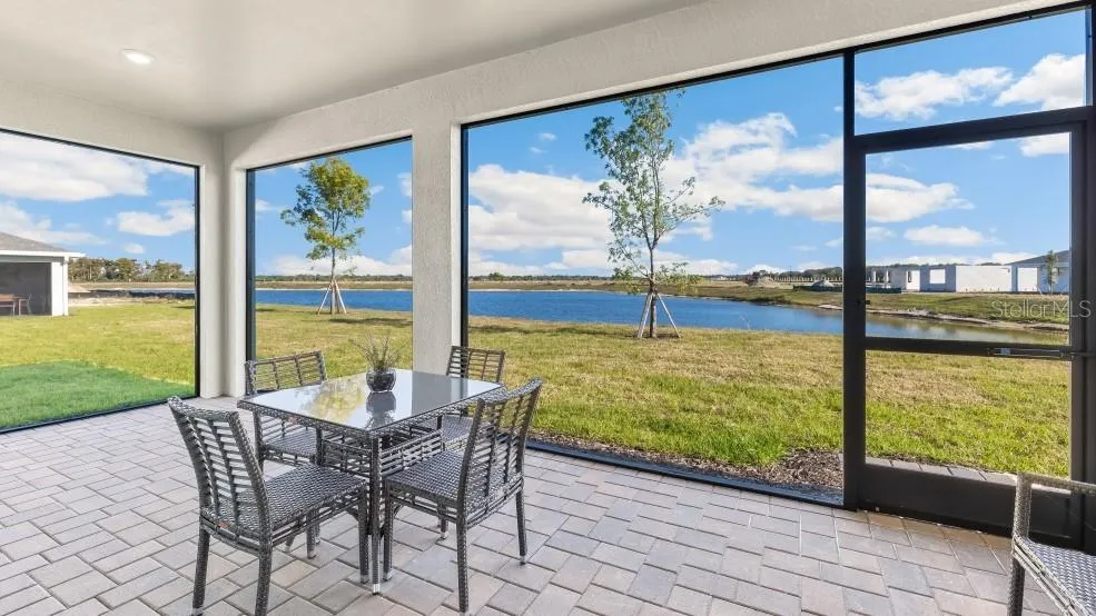 MODEL HOME