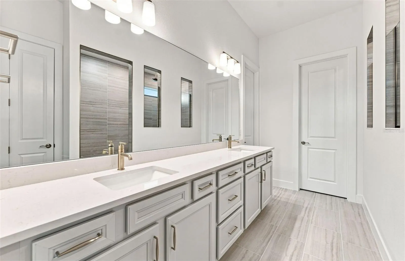 Owner's Bath w/Dual Sinks