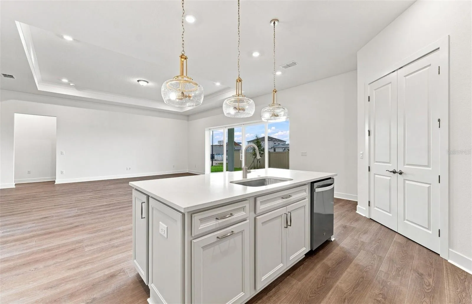 Center Island w/Storage