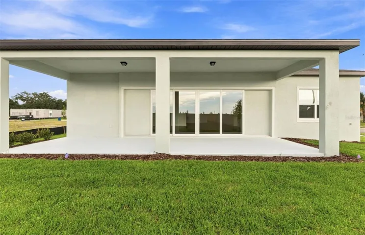 Large Lanai for Outdoor Entertainment