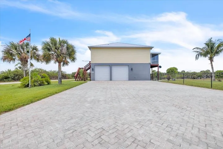 Paver Drive fits 6+ cars