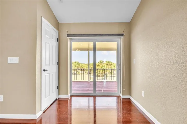 Private Screened Deck