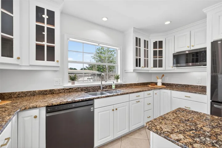 Plenty of counter space - dishwasher, microwave, fridge (2022)
