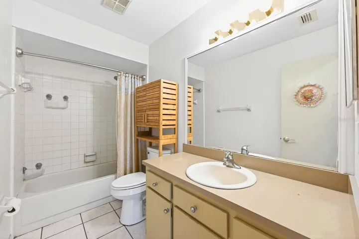 A full Bathroom is located near the secondary Bedrooms, perfect for accommodating family or friends.