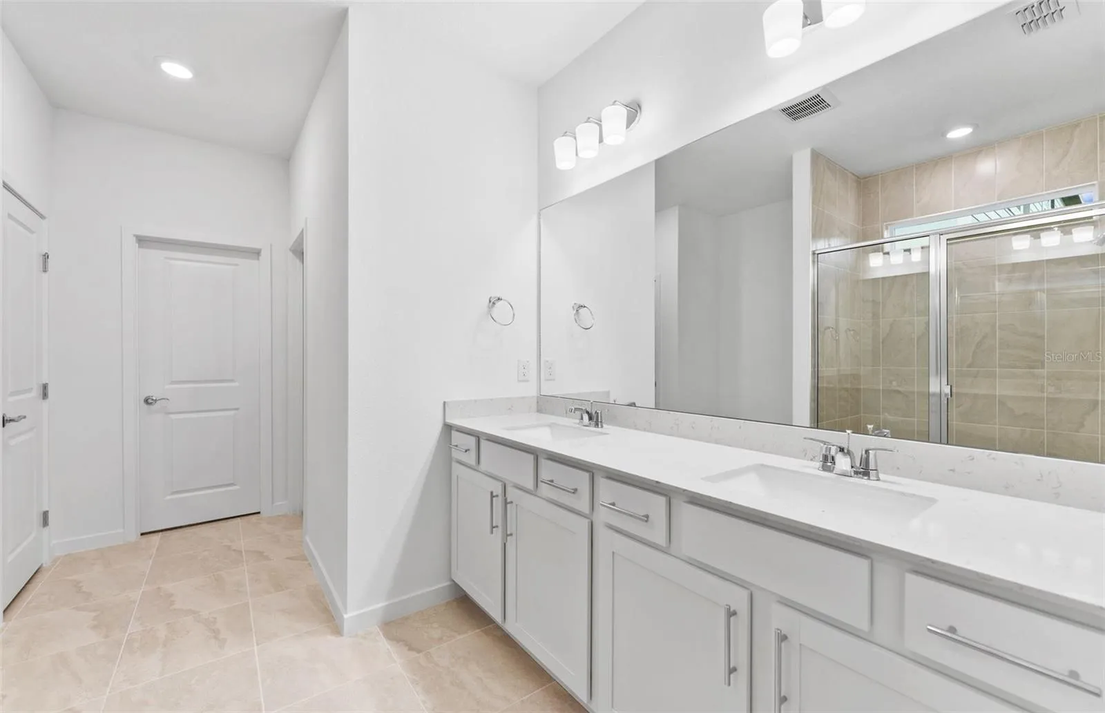 Owner's Bath w/Dual Sinks