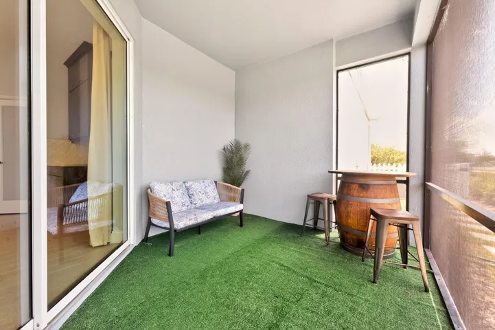 Screened Lanai.