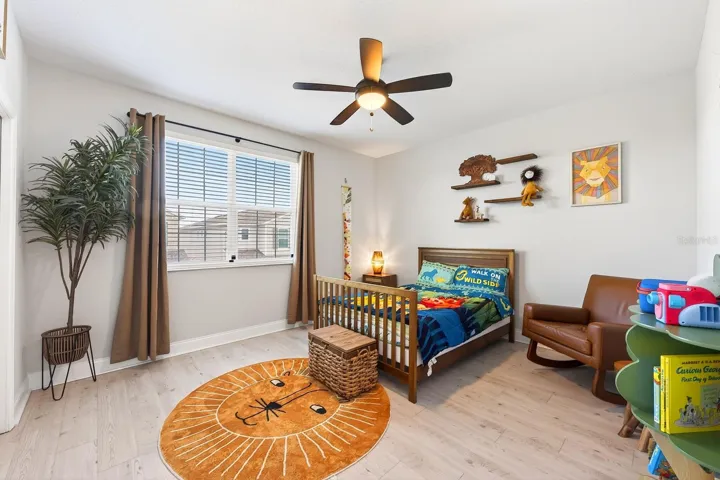 Second bedroom.