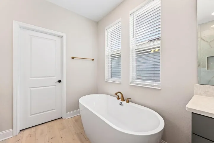 Primary en-suite bath.
