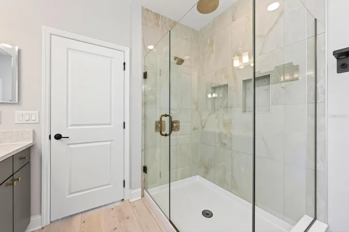 Primary en-suite bath.