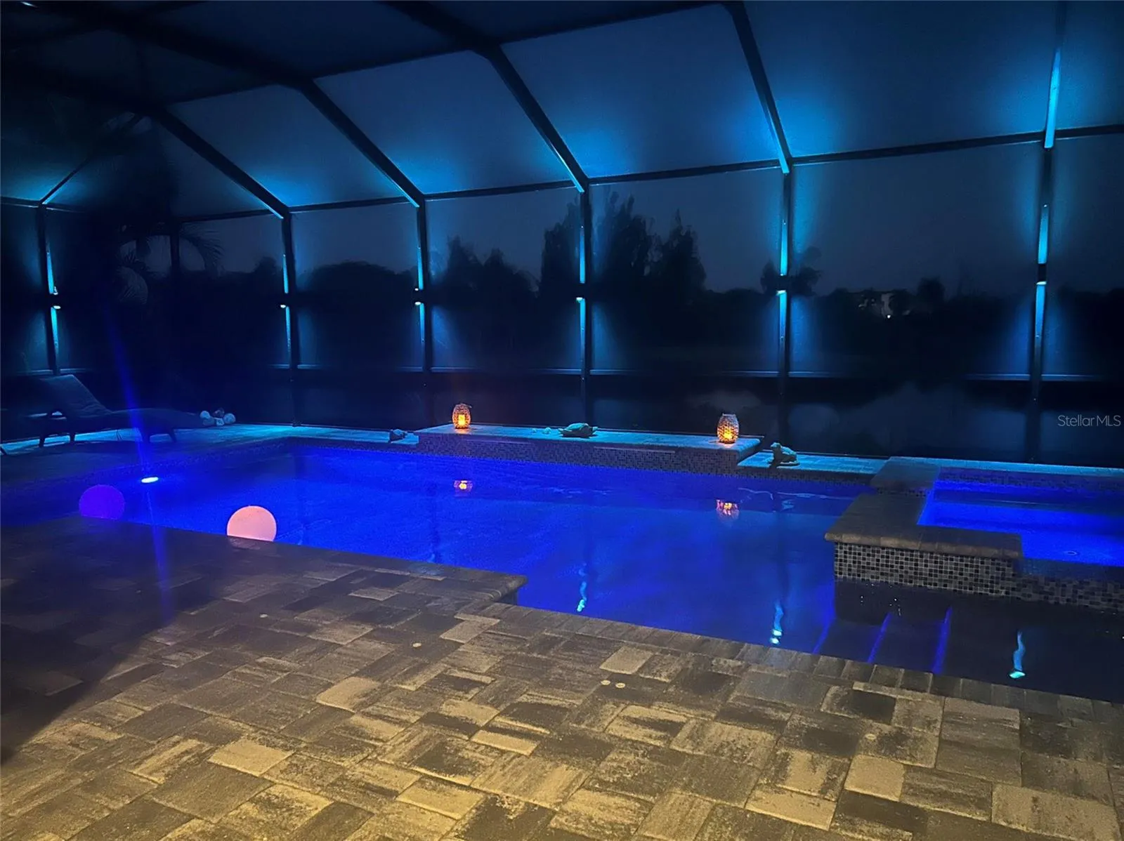 Stunning customizable LED exterior cage and pool lighting