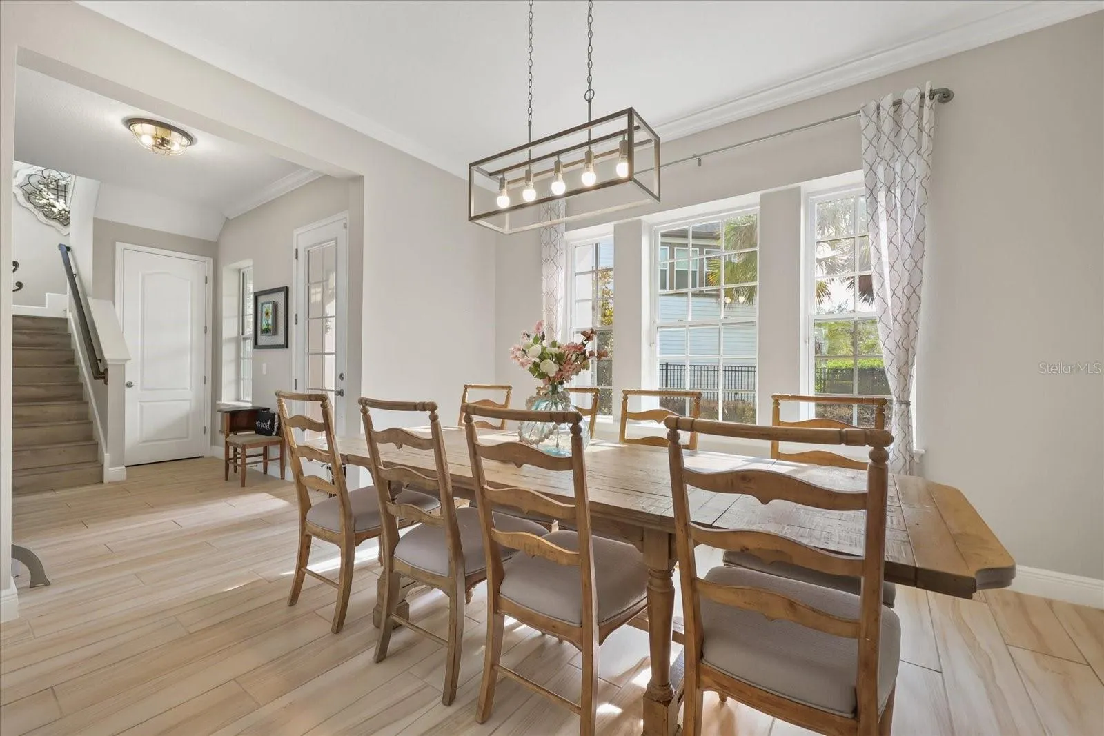 Dining room (could be converted to flex space)