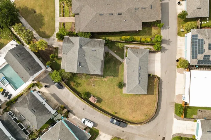 Huge yard w/privacy