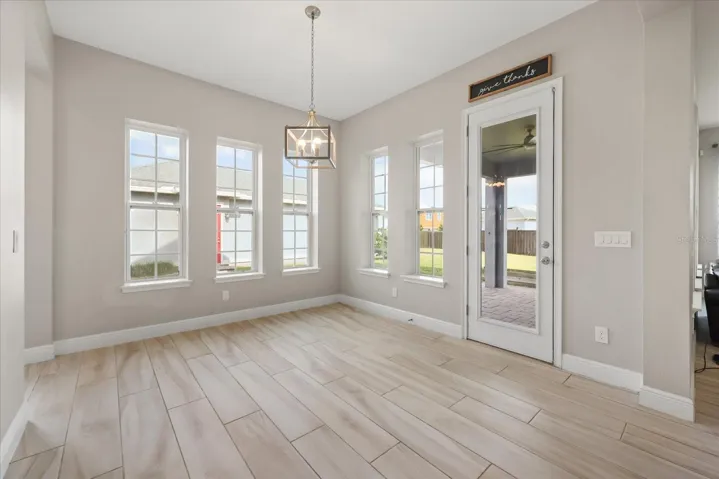 Breakfast nook w/ door to lanai
