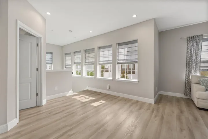 Loft (area to right could become a bedroom)