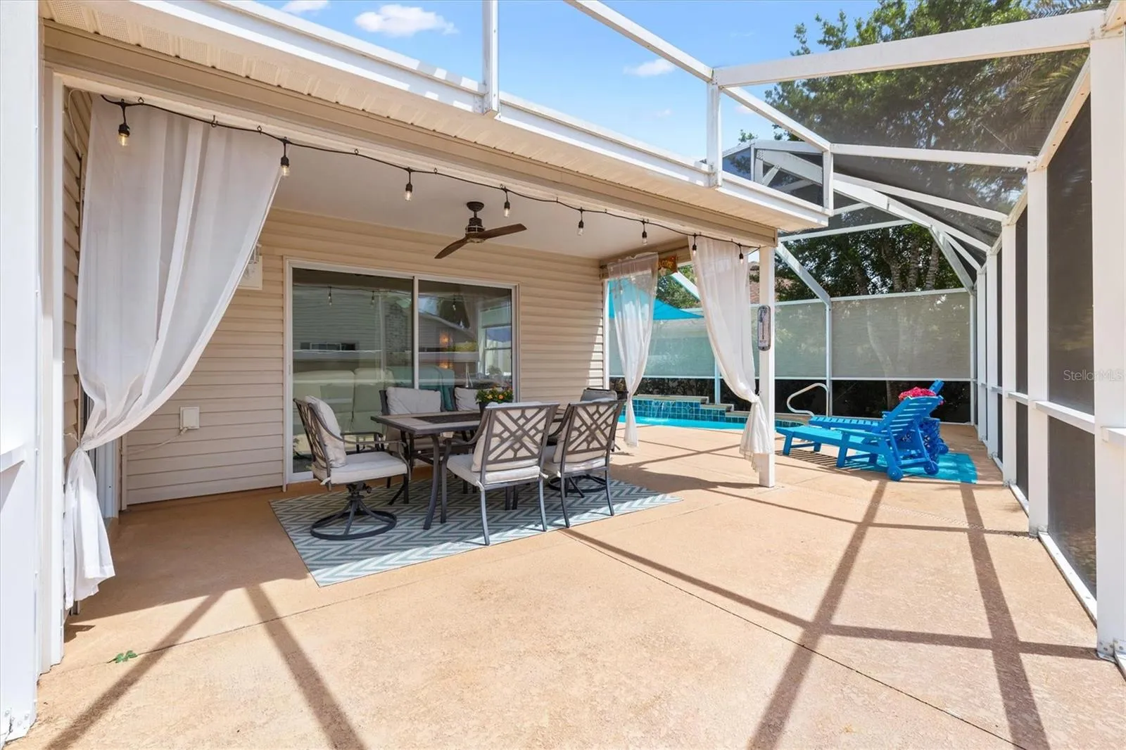 Lanai leading to Birdcage Oasis
