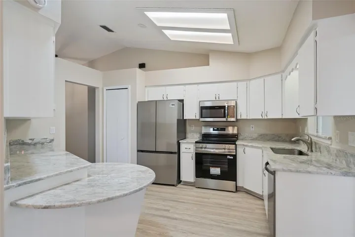 Kitchen-all new appliances and granite