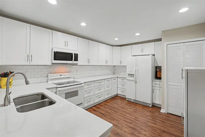 Gorgeously update kitchen