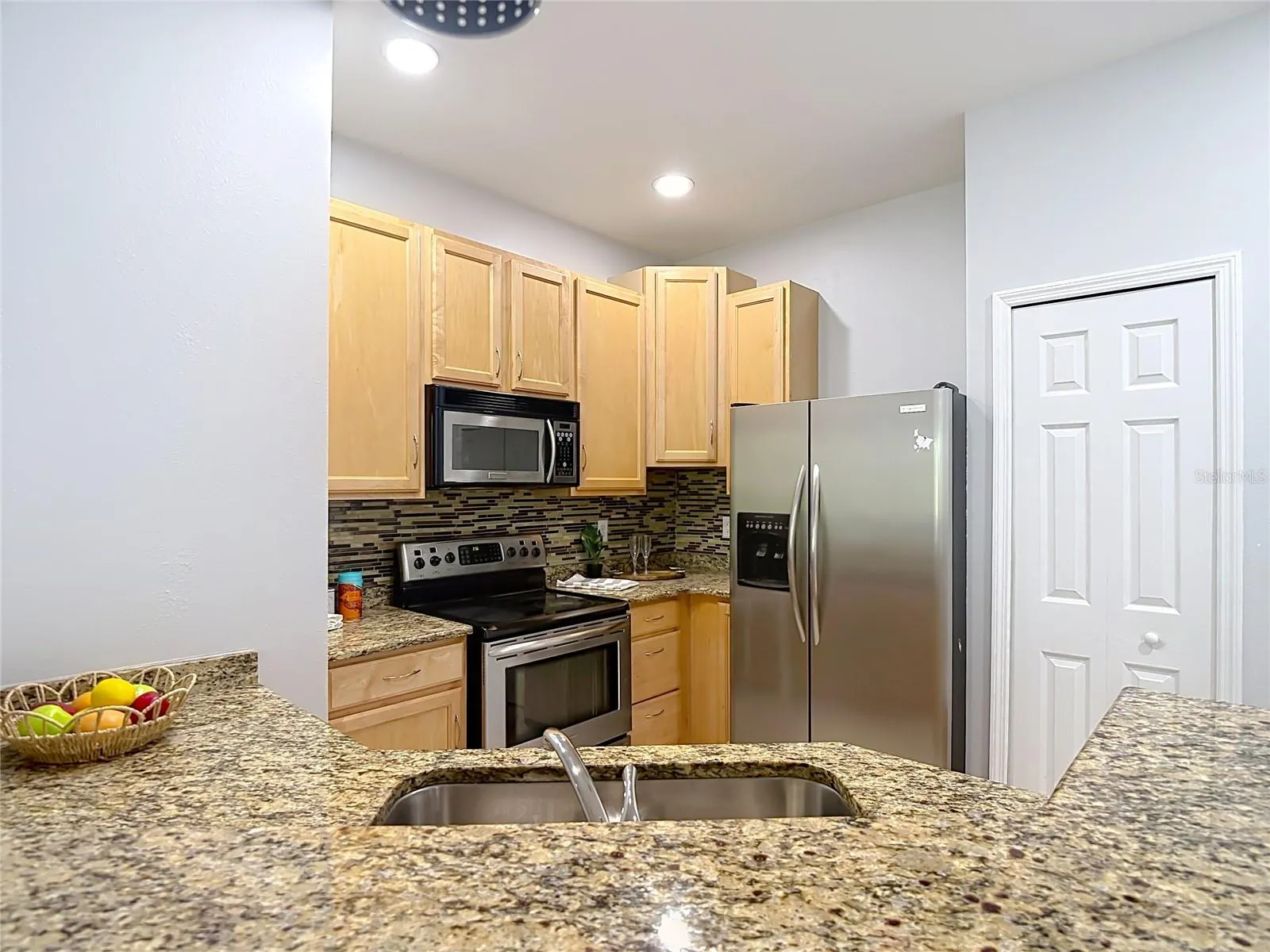 9502 W Park Village 108, kitchen