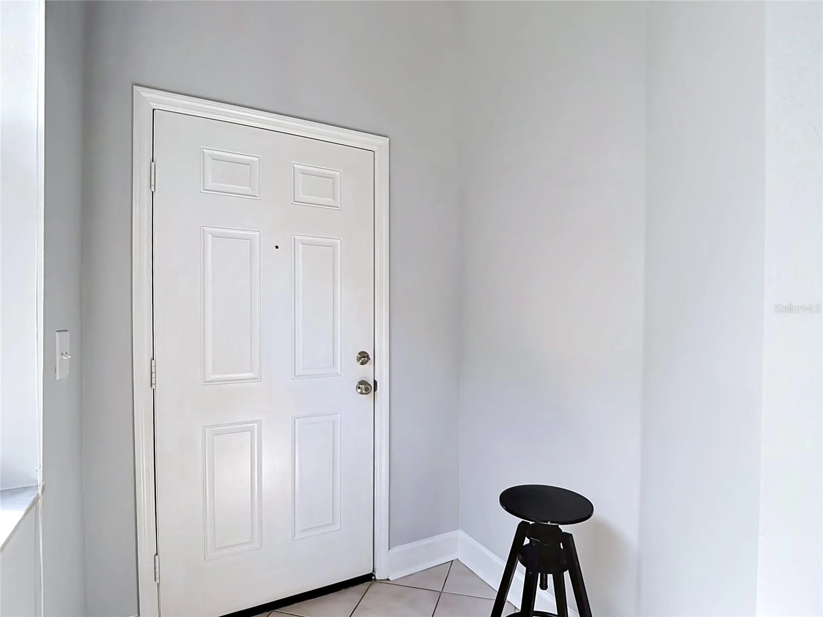9502 W Park Village 108, interior of front entry hall