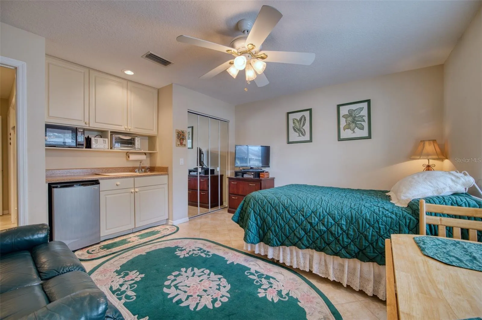 FAMILY ROOM/IN LAW SUITE