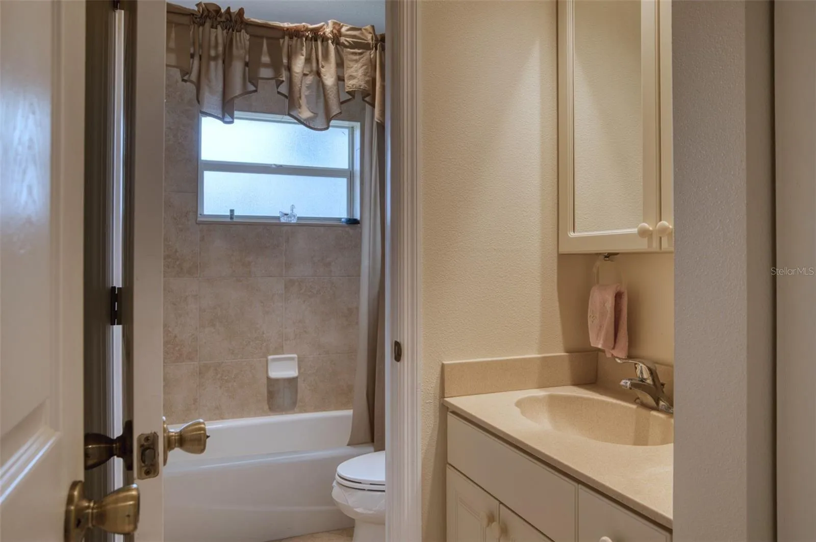 BATHROOM 2