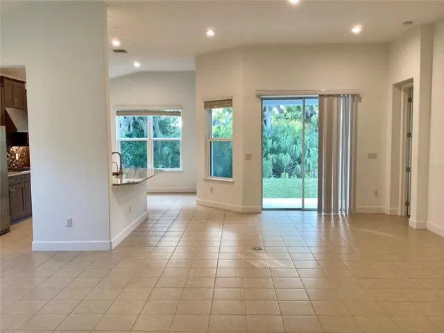 Living Room with volume ceilings