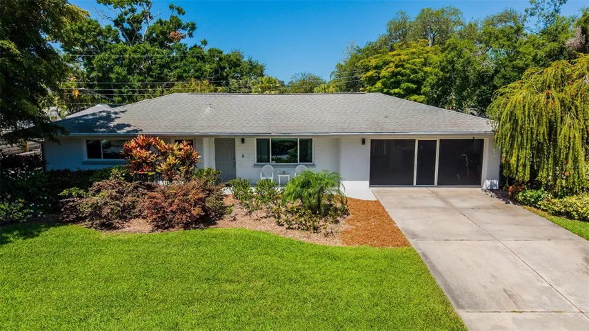 Welcome to 2747 Jefferson Circle!