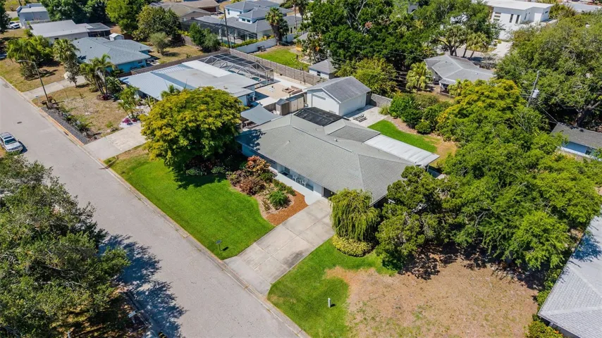Welcome to 2747 Jefferson Circle!