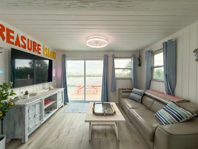 Bungalow Living Room