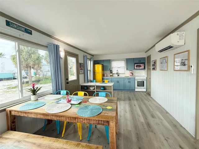 Bungalow Dining Area